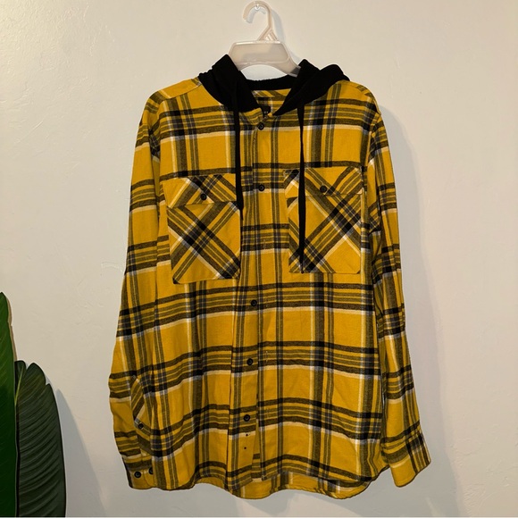 No Boundaries Men’s Yellow and Black Plaid Shirt Size Small - Picture 2 of 6